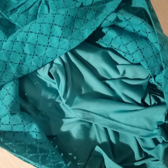 Isaac Mizrahi Knit Lace Top with Ruffle Neck - the color is teal - Picture 4 of 6